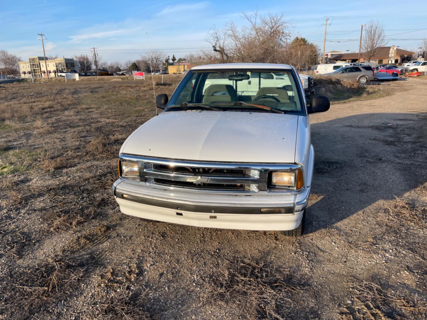 1997 Alpine White /Grey Chevrolet S10 Pickup LS (1GCCS1444VK) with an 2.2 4 cyl engine, 5spd Manual transmission, located at 813 E Fairview Ave, Meridian , ID, 83642, (208) 336-8230, 43.618851, -116.384010 - Photo#3